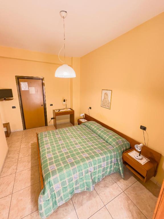 Postel nebo postele na pokoji v ubytování HOTEL 1+1 di C.Costabile & f.lli