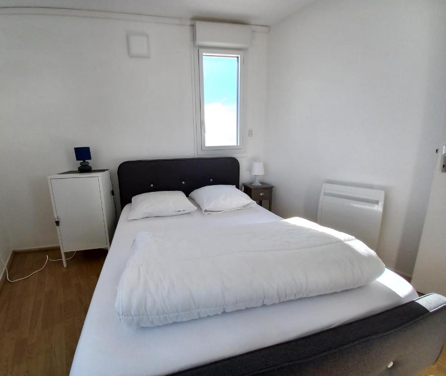 Posteľ alebo postele v izbe v ubytovaní Balcon sur mer