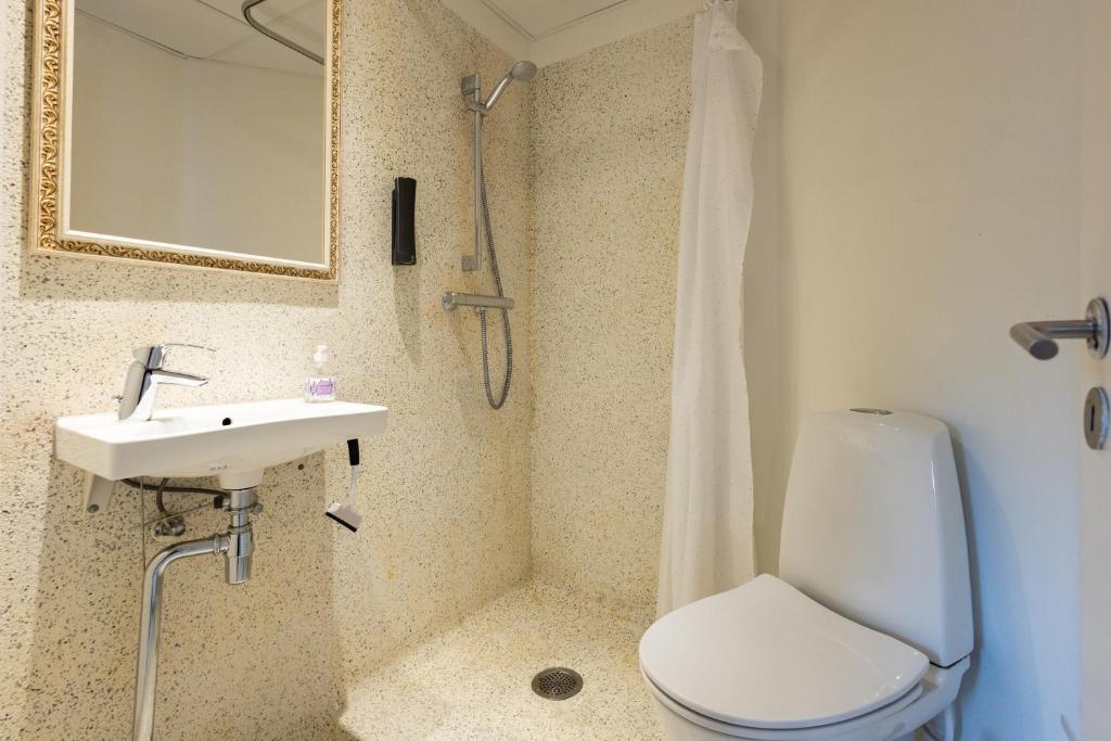 Un baño de Milling Hotel Mini 19
