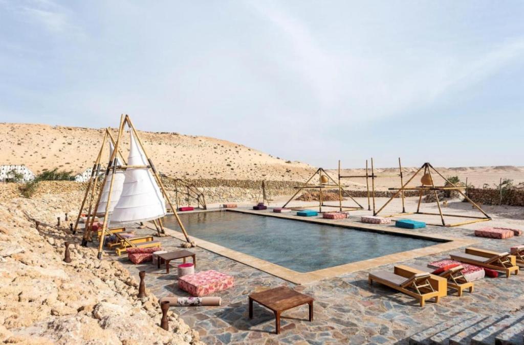 達赫拉的住宿－Les Dunes de Dakhla，沙漠中的一个游泳池