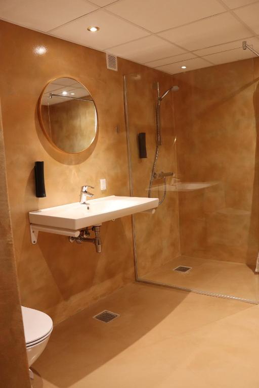 Un baño de Milling Hotel Mini 19