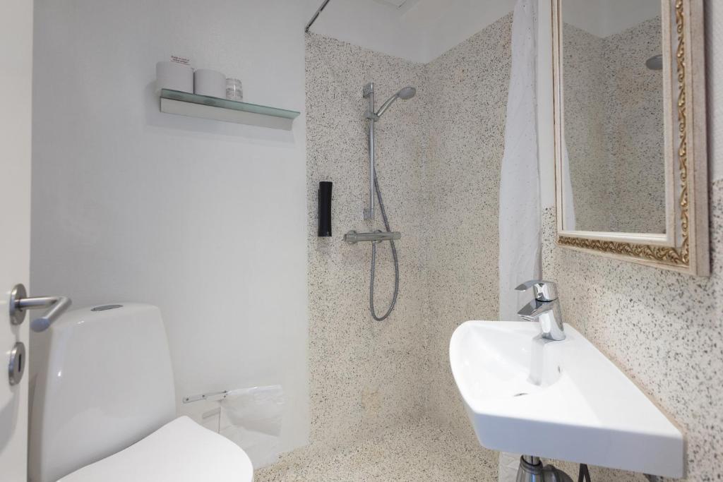 Un baño de Milling Hotel Mini 19