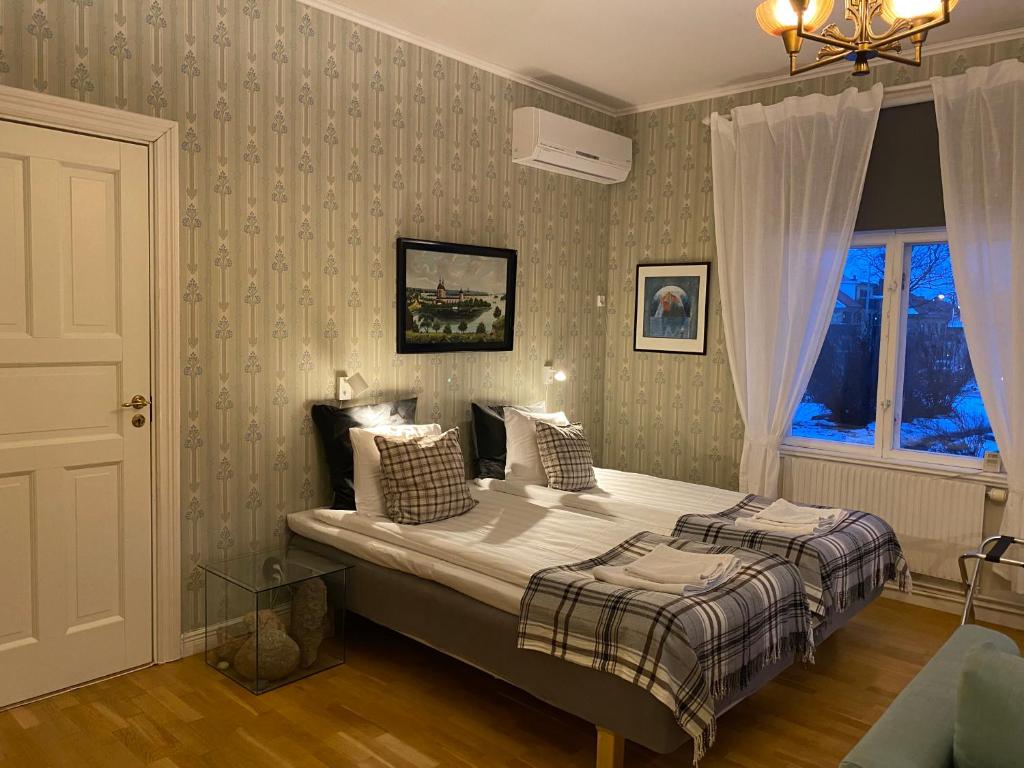 Postel nebo postele na pokoji v ubytování Borgs Villahotell och B&B