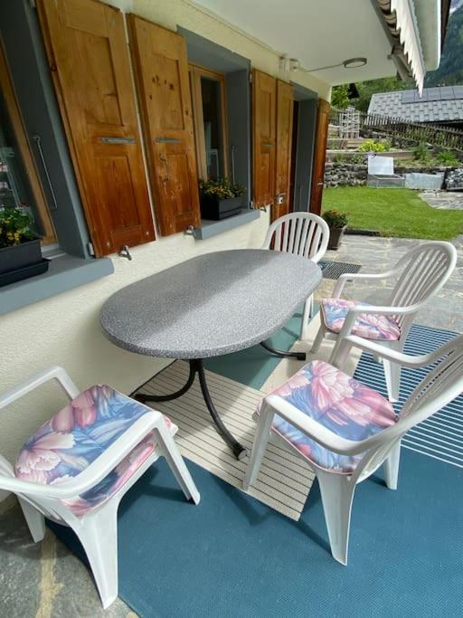 Balkón nebo terasa v ubytování 1 room apt, kitchen, patio, in beautiful chalet