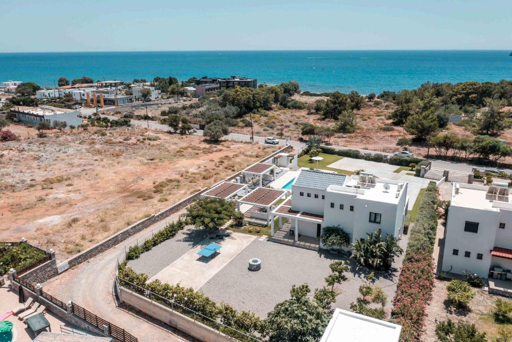 Ett flygfoto av Oneiro Villa - Voted the best Villa in Rhodes, Greece!