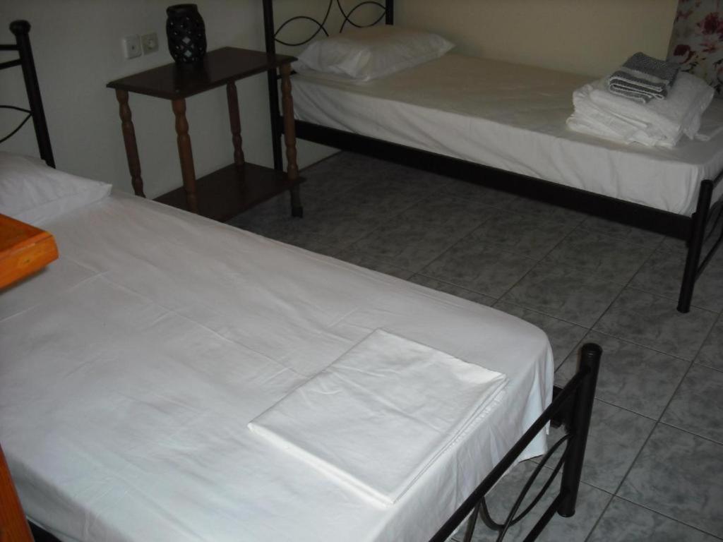 Postel nebo postele na pokoji v ubytování Kostas--Sarantis--2