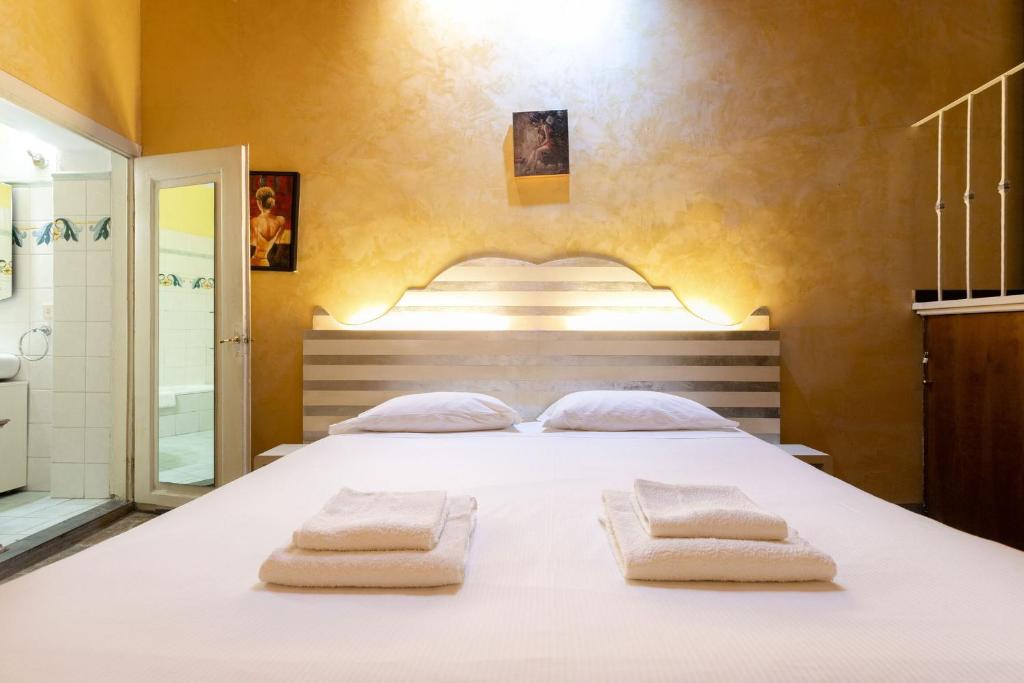 A bed or beds in a room at Antonino by Halldis