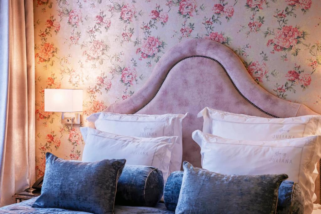Postel nebo postele na pokoji v ubytování Juliana Hotel Brussels