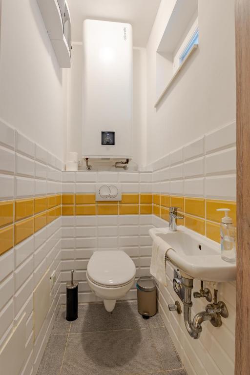 Kúpeľňa v ubytovaní Casa Mimoza Apartman By BLTN Balatonföldvár