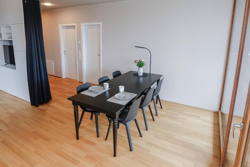 Fotografie z fotogalerie ubytování Penthousewohnung mit Bergblick - klimatisiert v destinaci Klaus
