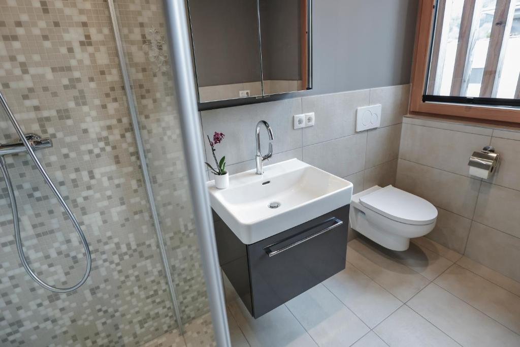 Koupelna v ubytování Penthousewohnung mit Bergblick - klimatisiert