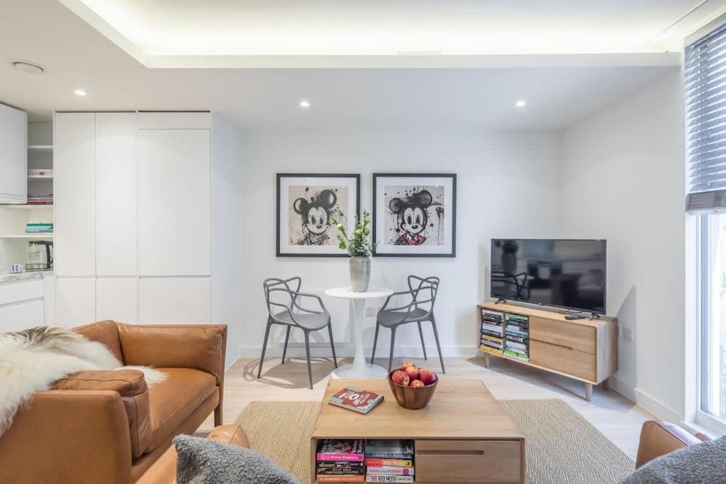 a living room with a couch and a tv at Luxury City Centre Apartment in Cambridge