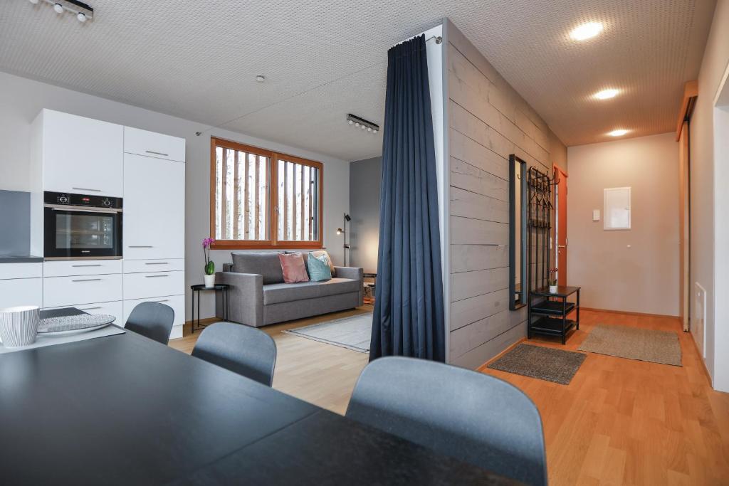 TV a/nebo společenská místnost v ubytování Penthousewohnung mit Bergblick - klimatisiert