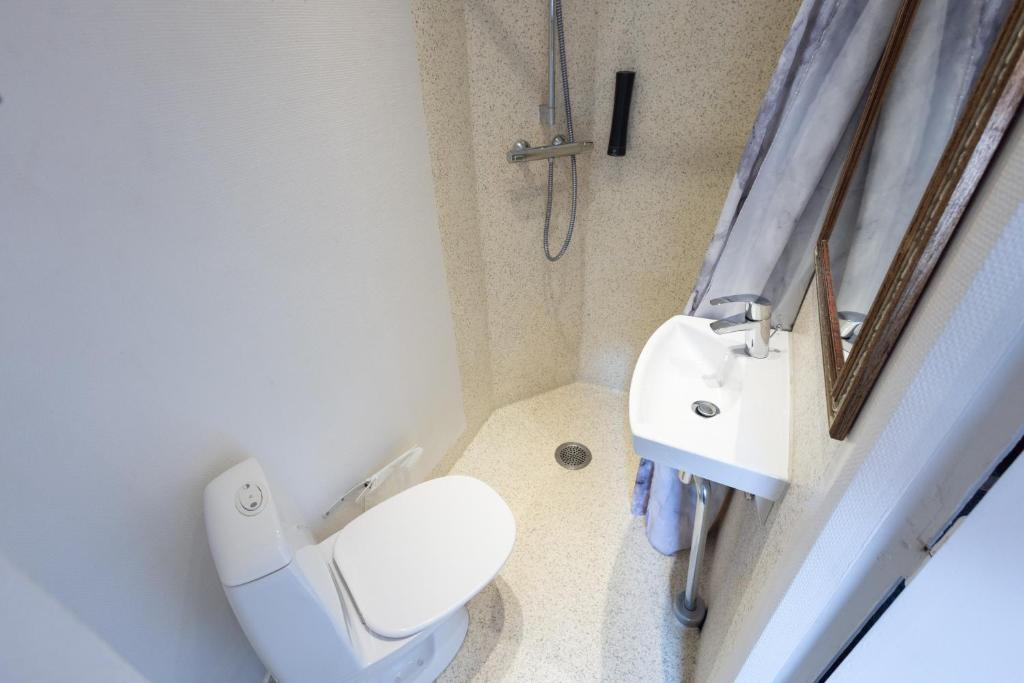 Un baño de Milling Hotel Mini 19