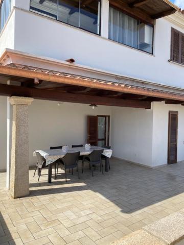 a patio with tables and chairs in a building at Appartamento Martina in Olbia