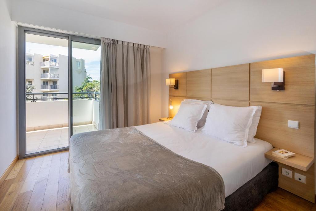 Nemea Appart Hotel Le Lido Cagnes sur Mer - プールビュー付きのアパート