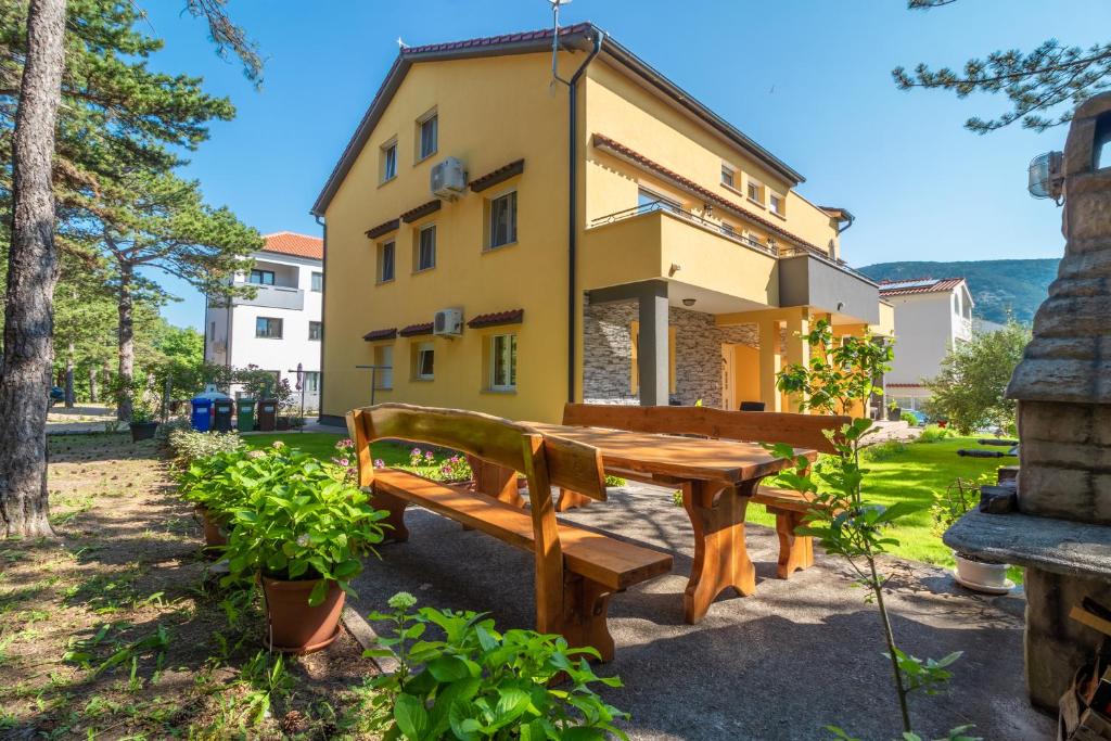 Budova, v ktorej sa apartmán nachádza