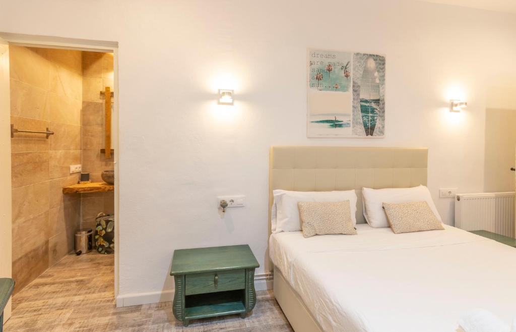 A bed or beds in a room at Villa Ronda - Costa CarpeDiem