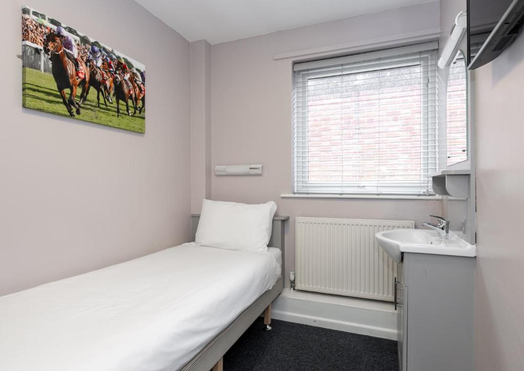 Stableside Hostel at York Racecourse - Budget Einzelzimmer Mit Gemeinschaftsbad