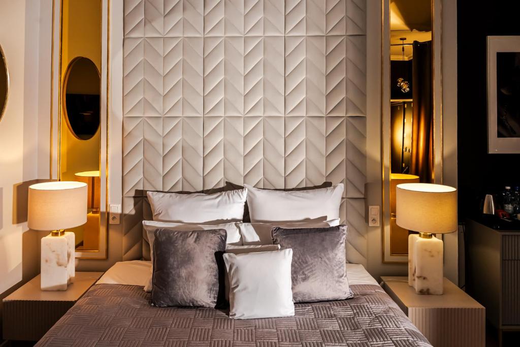 Posteľ alebo postele v izbe v ubytovaní Hotel Luxor