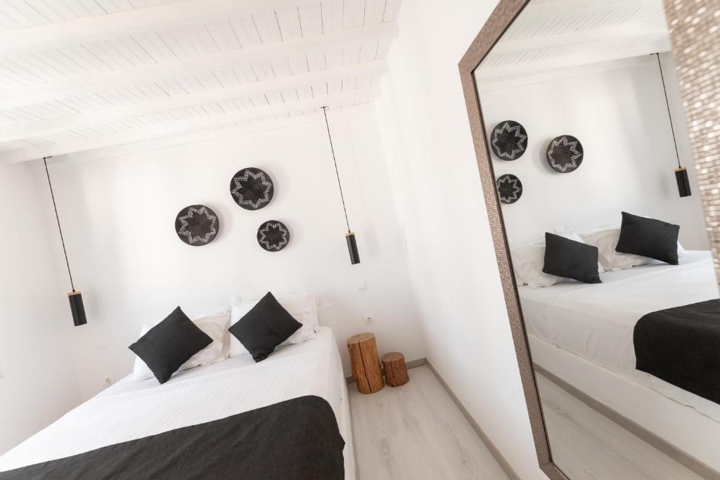 Postel nebo postele na pokoji v ubytování Anamnisi Mykonos