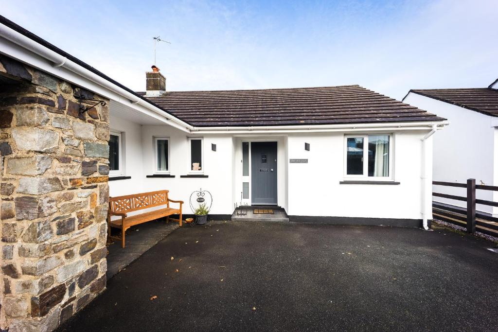 Bungalow for 5 in Dinas Cross