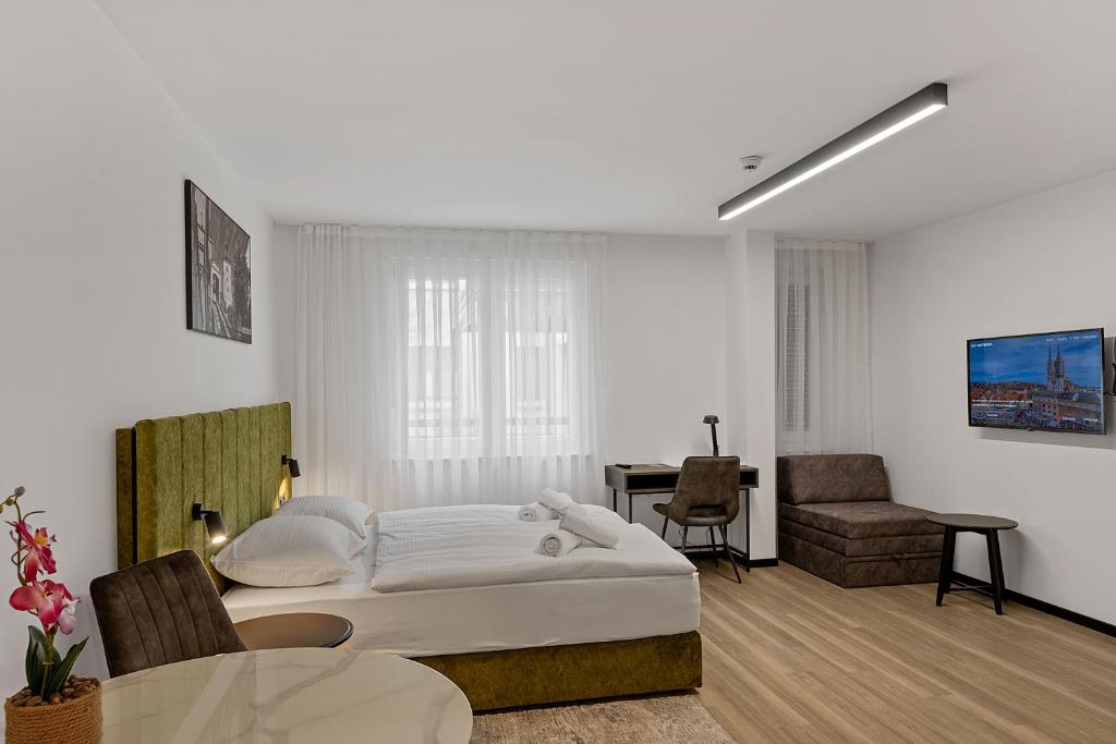 Studio Apartments Lenuzzi Zagreb - 13