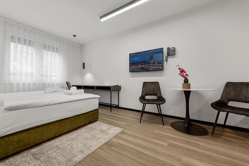 Studio Apartments Lenuzzi Zagreb - 17