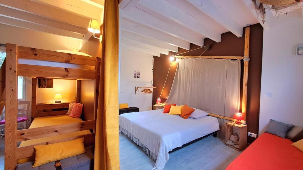 chambres d'hôtes Au Gré du Vent en Normandie - Chambre Familiale Avec Salle De Bain Privée