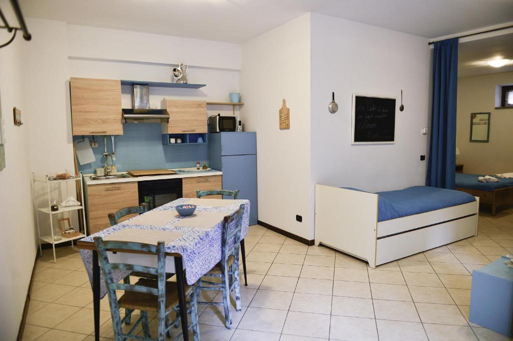 Кухня или кухненски бокс в A casa di Sole Brovello