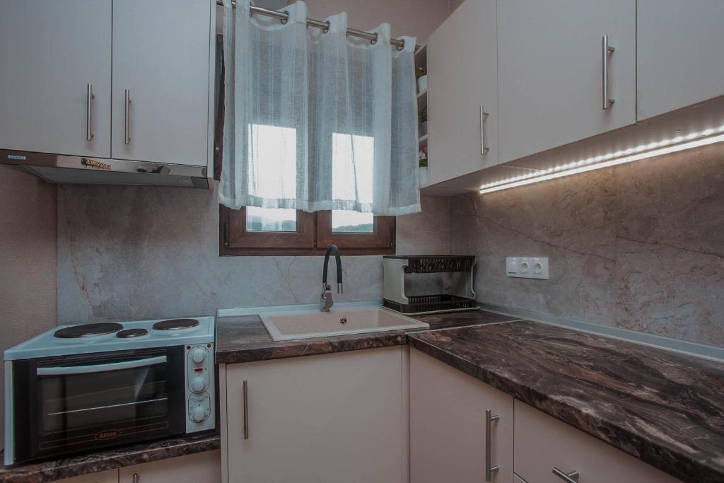 A kitchen or kitchenette at House Christina