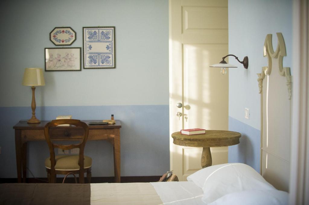 a bedroom with a desk and a bed and a chair at Villa Sant'Angelo in Alba Adriatica