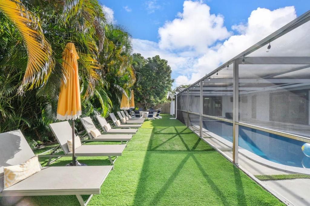 Heated Pool Fire Pit Outdoor Shower Pool Table, Fort Lauderdale ...