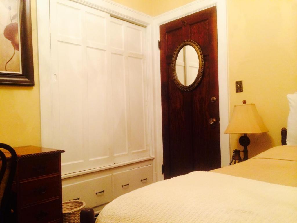 Postel nebo postele na pokoji v ubytování Moreland Guesthouse