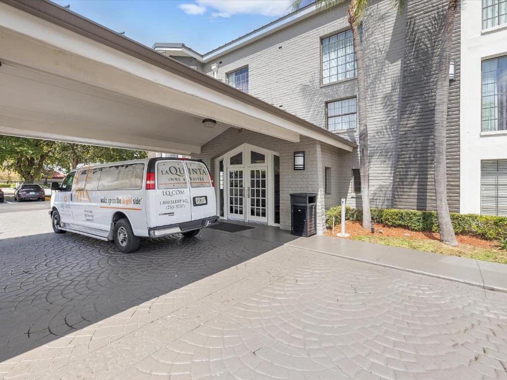 La Quinta Inn by Wyndham Miami Airport North photo
