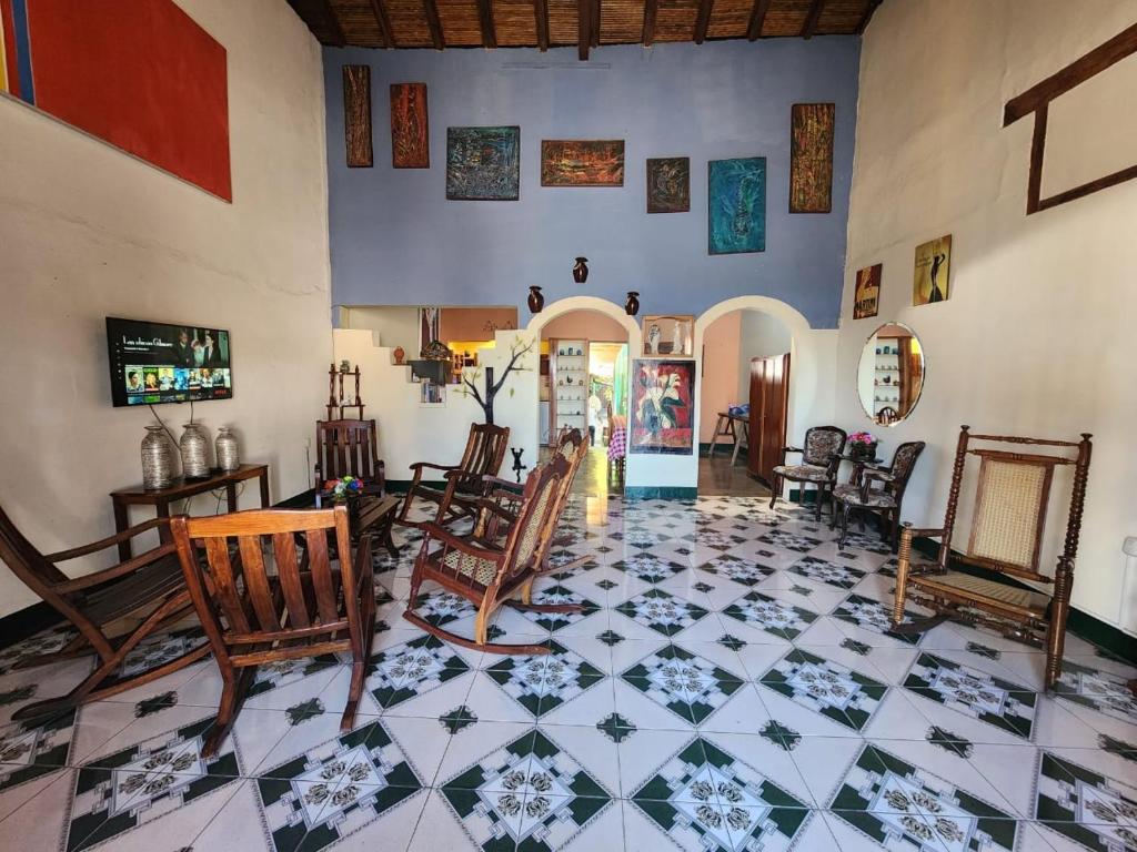 a living room with chairs and a tiled floor at Casa Completa "Casa Macondo" 3BD 2BH 9 Personas in Granada