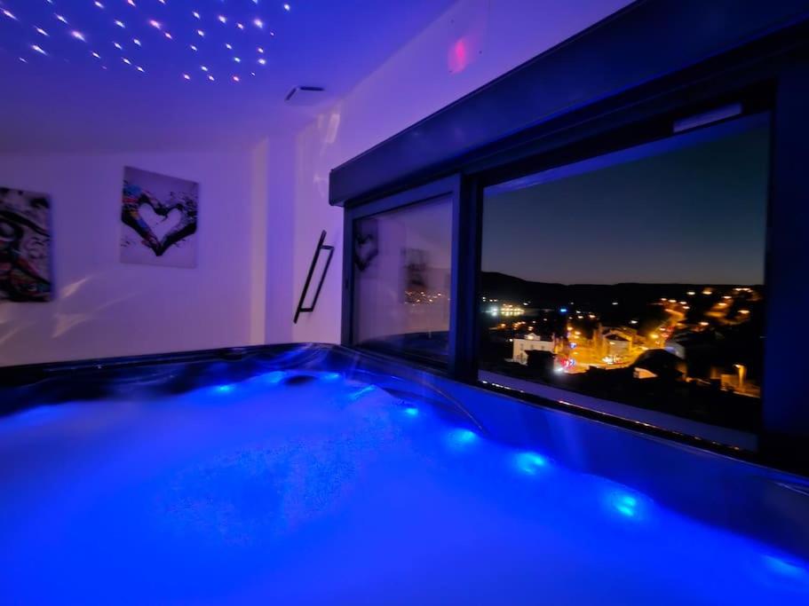 Πισίνα στο ή κοντά στο Love and Spa du Château