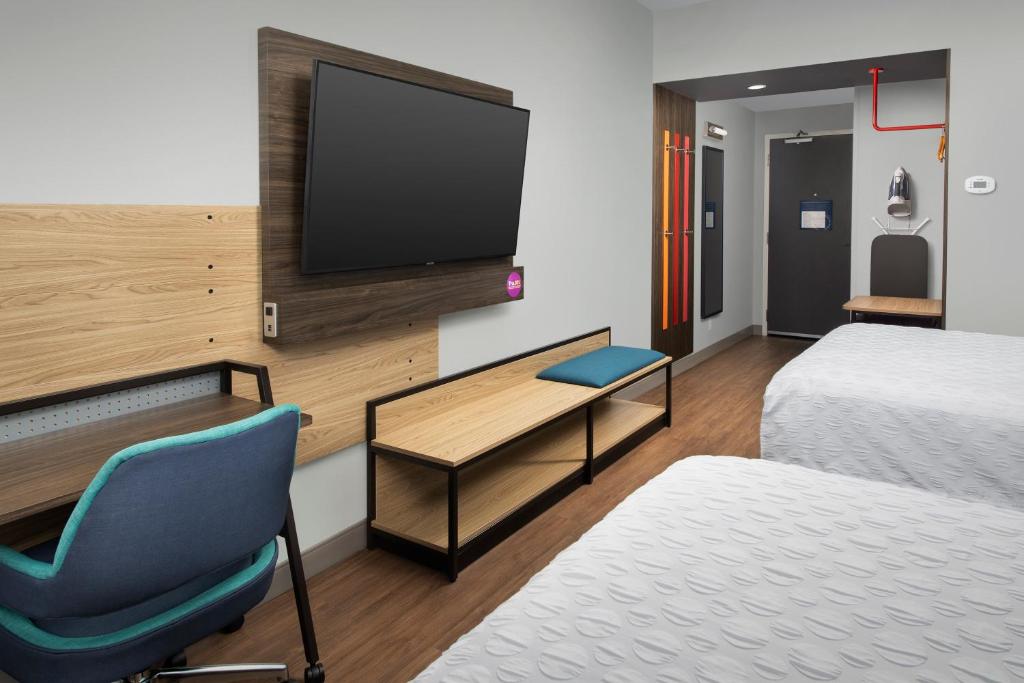 Tru By Hilton Jacksonville Airport - Queen Room With Two Queen Beds - Hearing Access