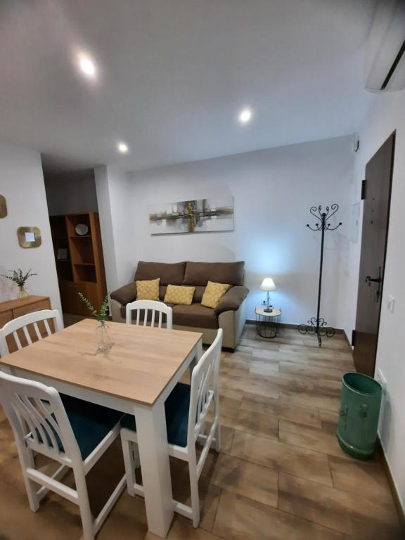 a living room with a table and a couch at TRANQUILO APARTAMENTO ZONA CENTRO in Alcalá de Guadaira