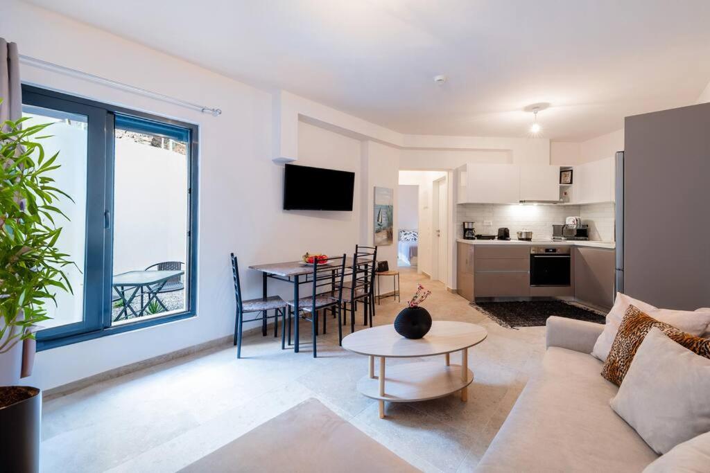 Rhodes Center Apartment