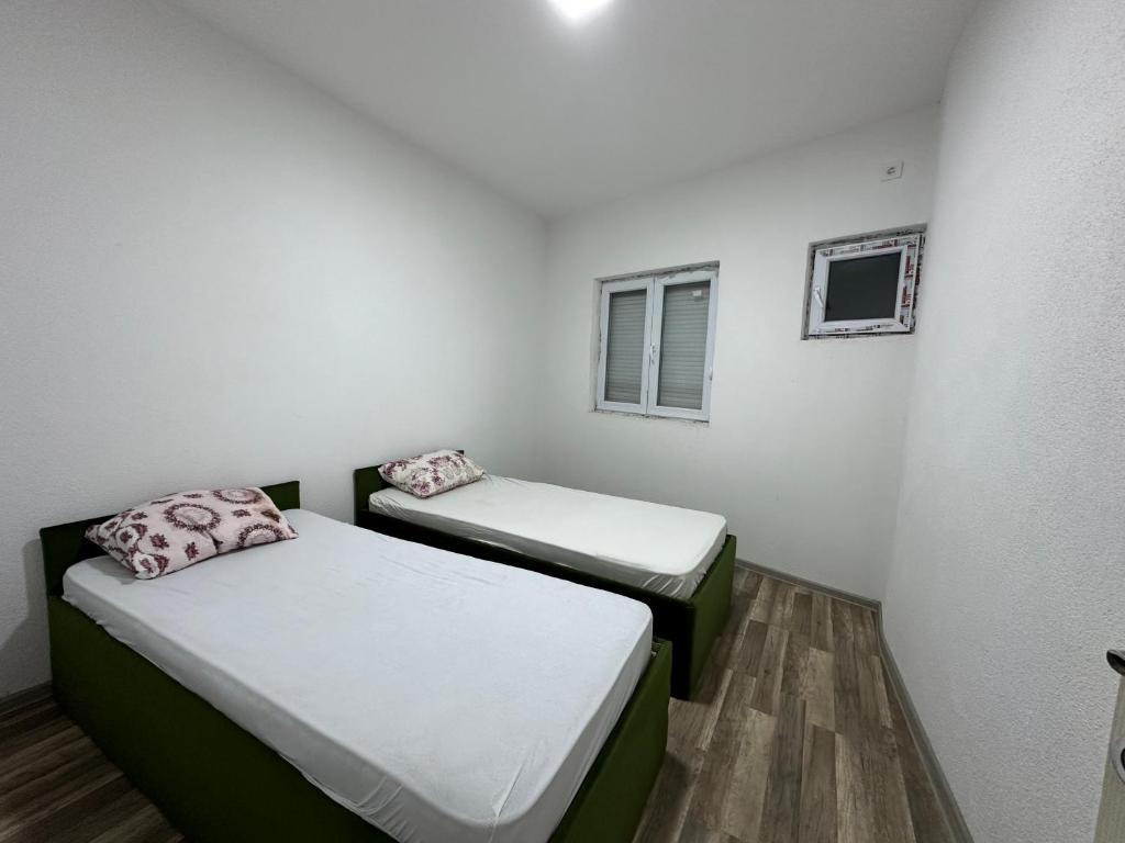 Una cama o camas en una habitación de Apartments Beriša