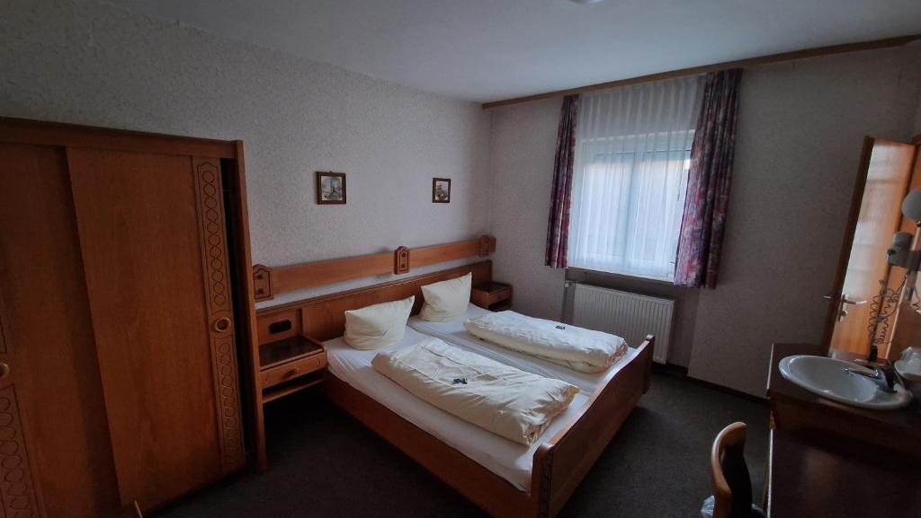 Schwarzer Adler - Hotel Garni - Habitación Doble Económica