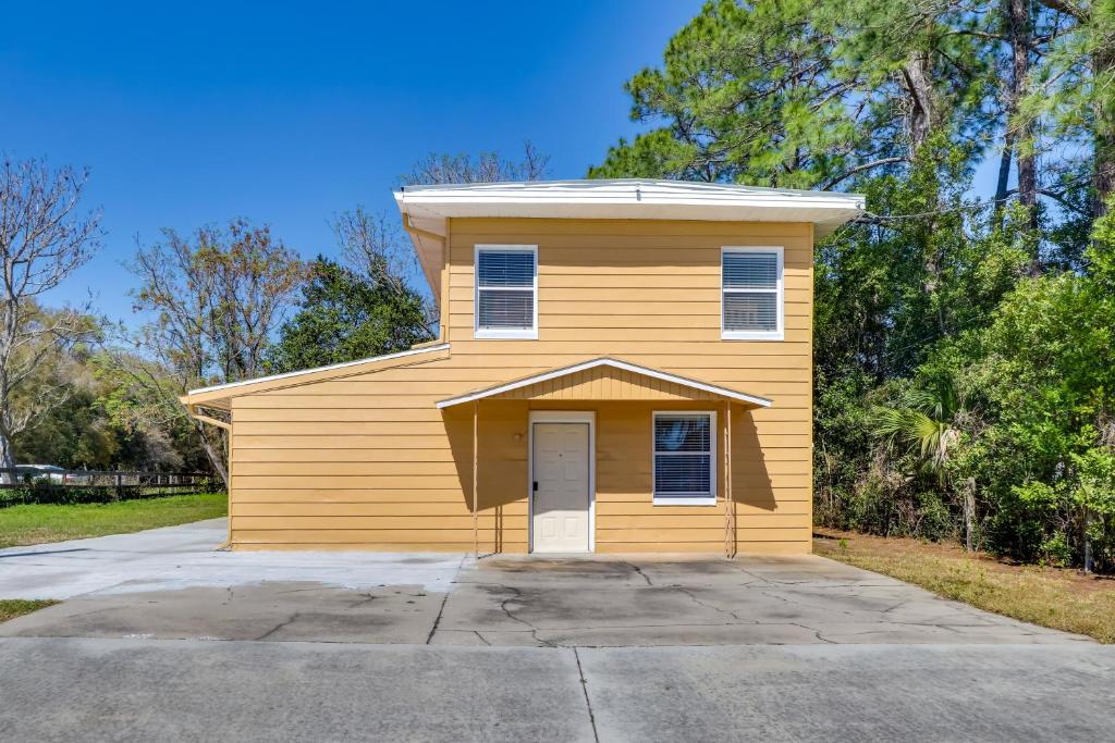 Bright Florida Abode with Covered Patio, Near Disney, Fruitland Park (updated prices 2024)
