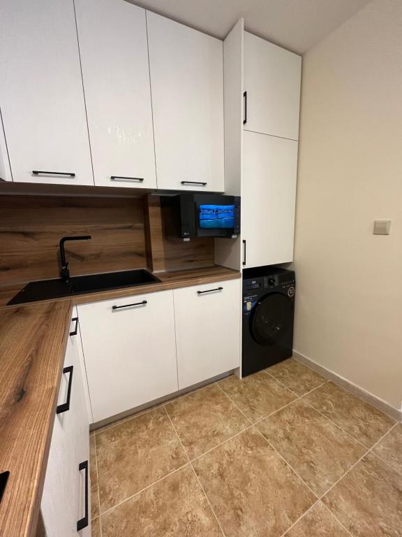 Kuchyň nebo kuchyňský kout v ubytování River park 2 bedroom apartment
