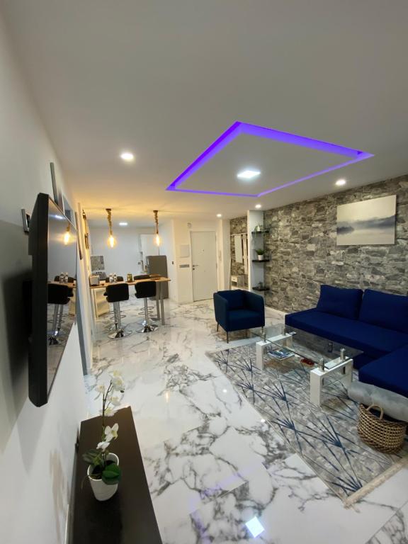 Μια τηλεόραση ή/και κέντρο ψυχαγωγίας στο Beach apartment Palma Center
