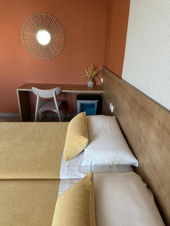 Postel nebo postele na pokoji v ubytování Hostal Barris