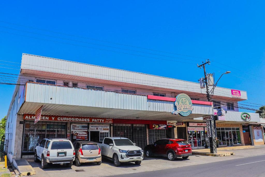 a store with several cars parked in front of it at Hotel Toledo in David