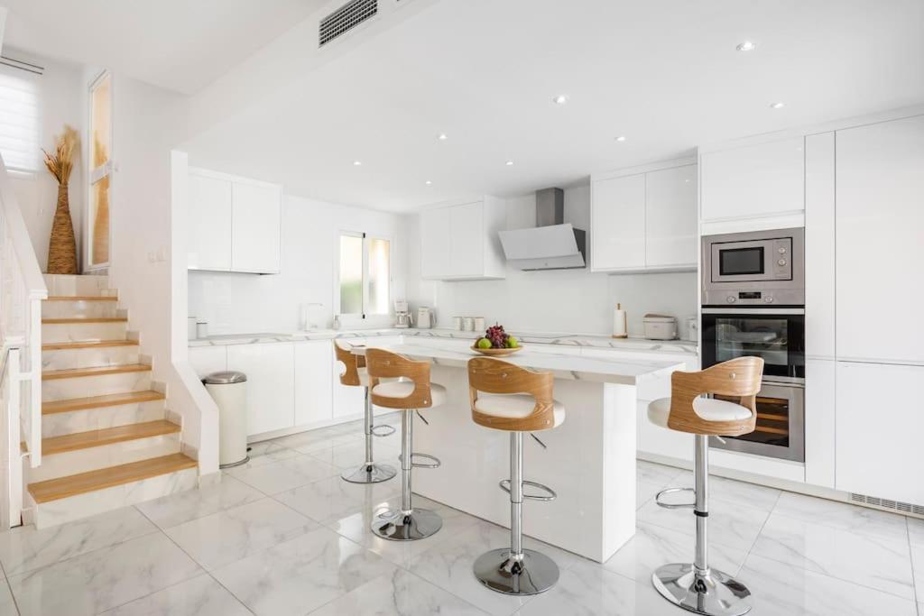 Kuchyňa alebo kuchynka v ubytovaní Maison Marbella Puerto banus