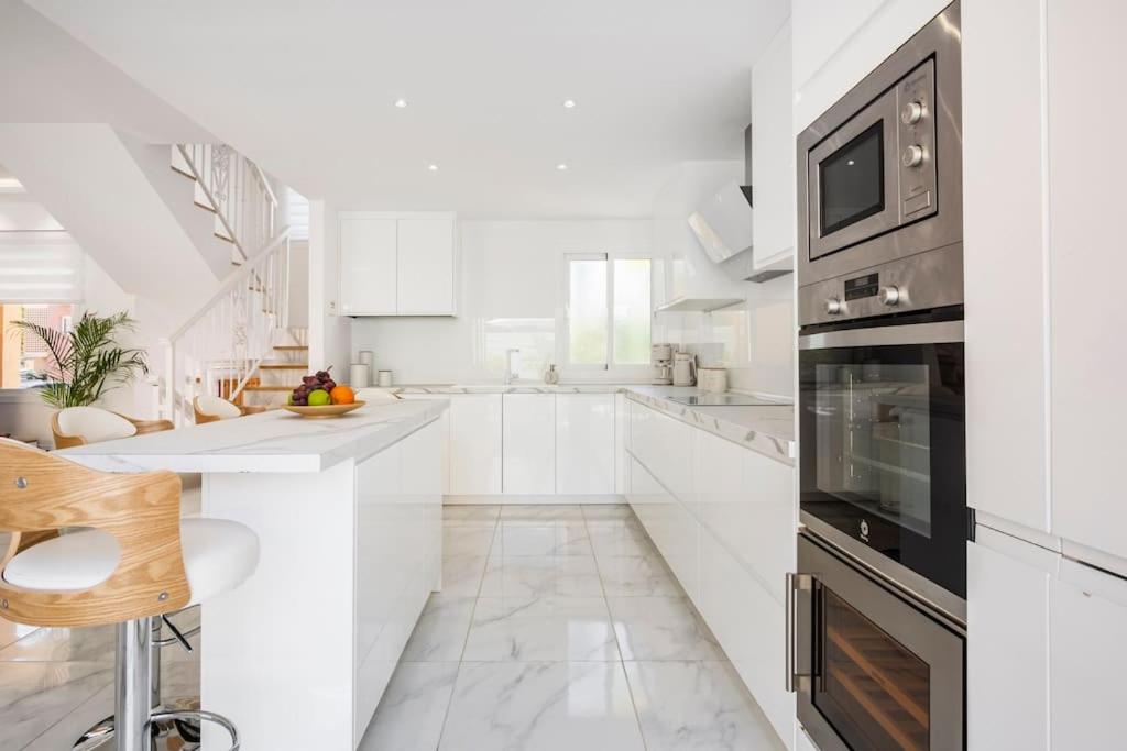 Kuchyňa alebo kuchynka v ubytovaní Maison Marbella Puerto banus