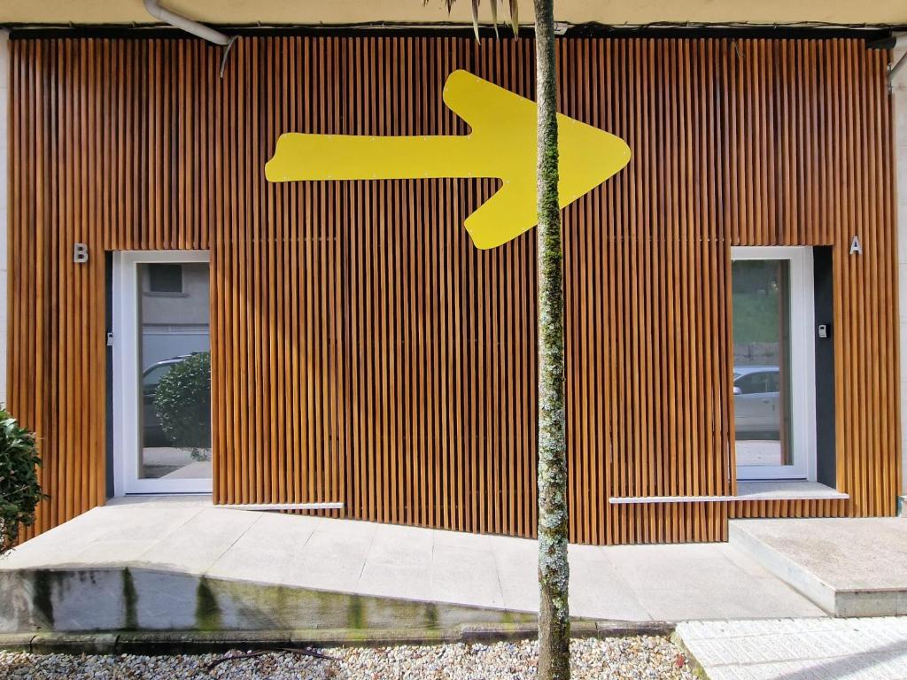 REDONDELA APARTMENTS - Bedroom, Bathroom & Kitchen - 8